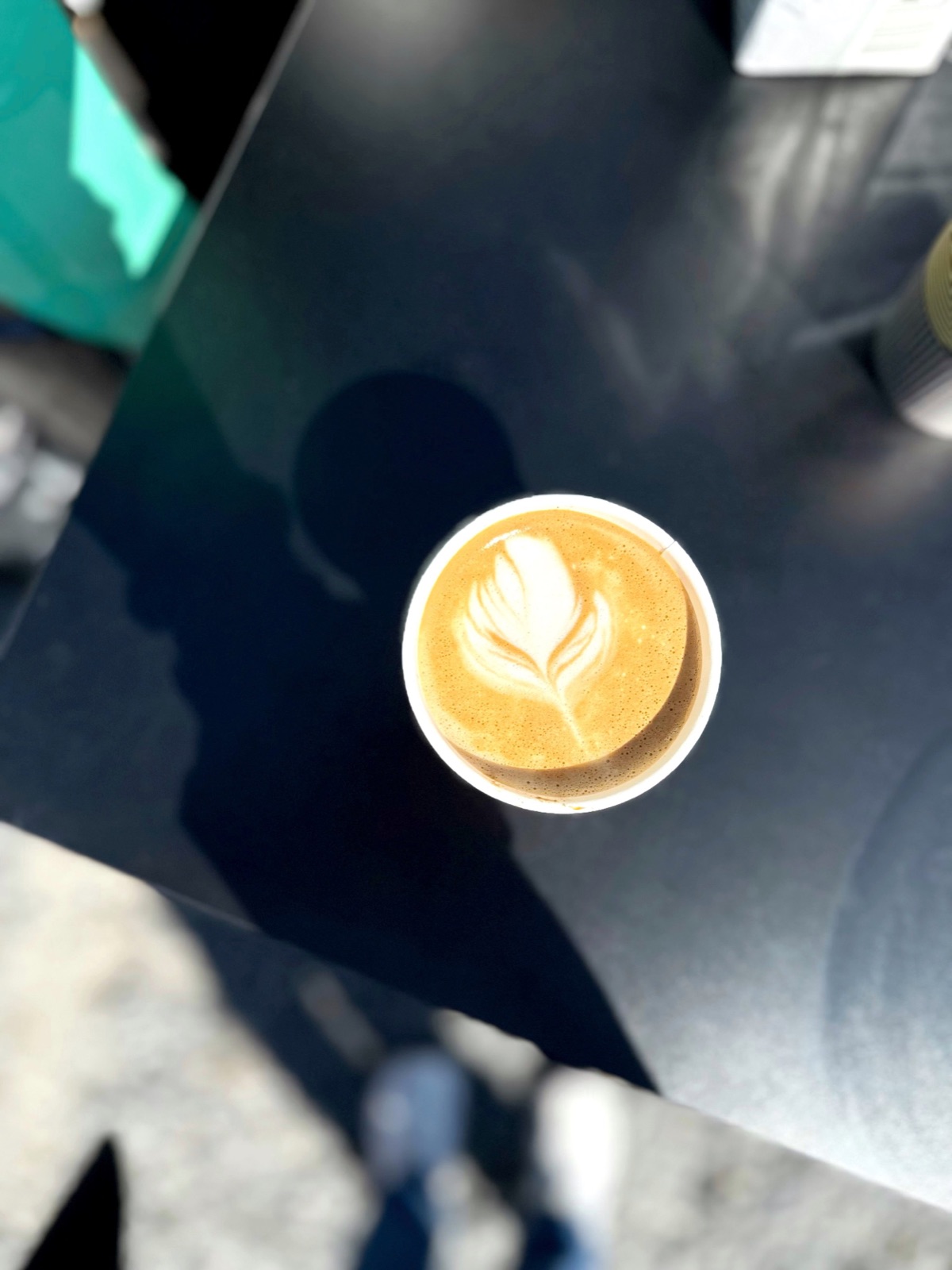 Latte pöydällä